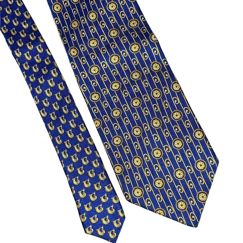 Vintage. Gianni Versace Elegant Blue and Gold Men's Tie 59”